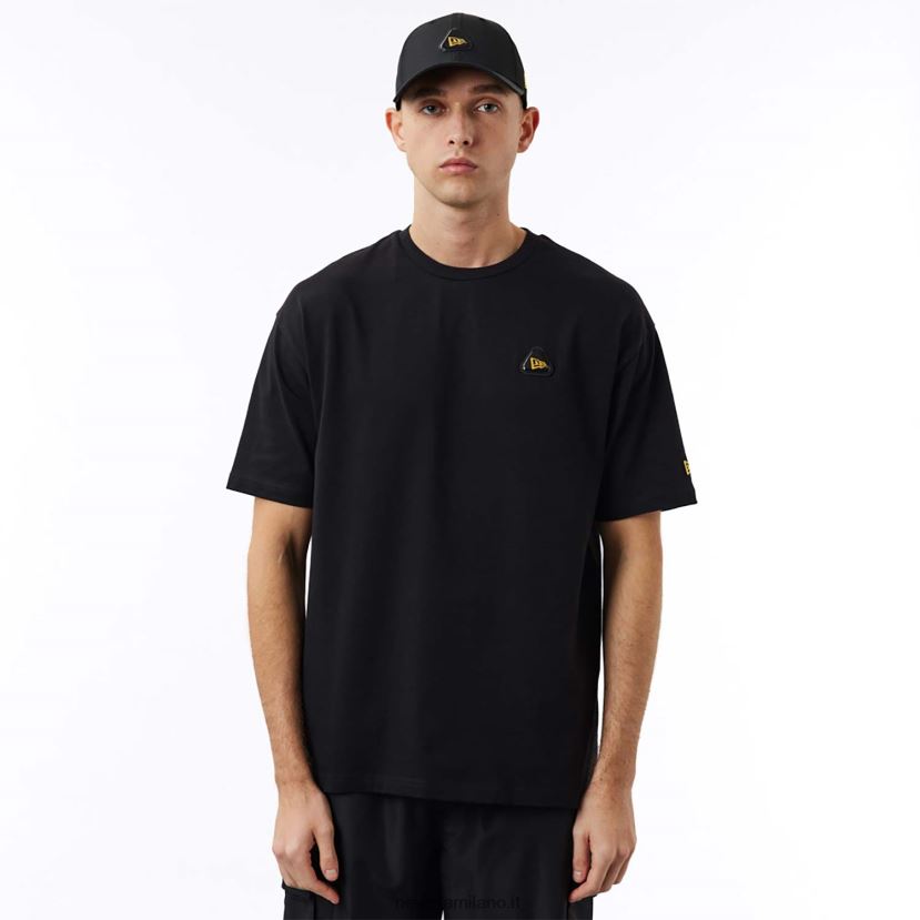 New Era Z282J22948 t-shirt oversize nera con toppe in gomma